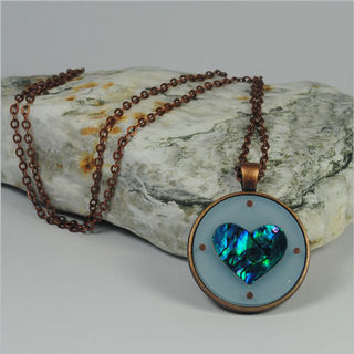 Circle Pendant Necklace: Paua Heart Blue