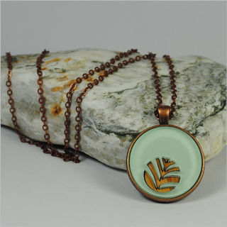 Circle Pendant Necklace: Palm Green