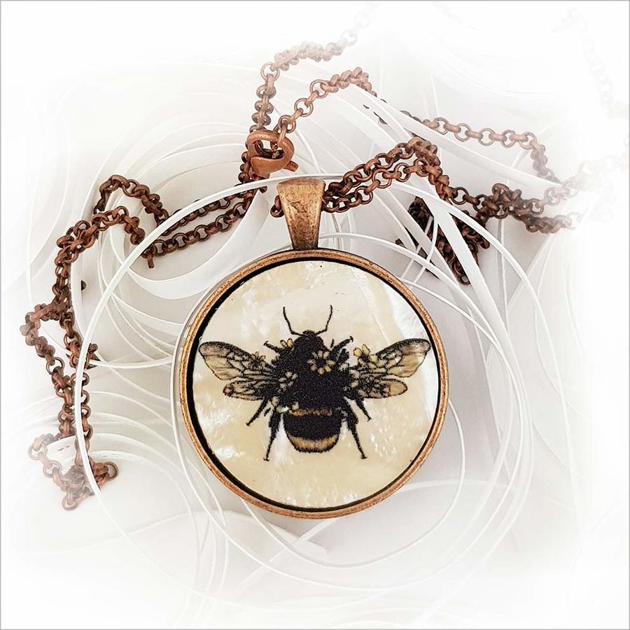 Circle Necklace: Floral Bee (Printed MOP)