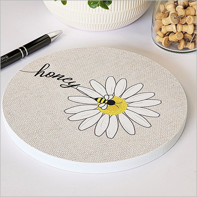 Canvas Circle Printed: Honey Bee Daisy