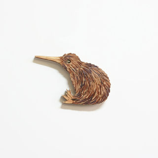 Printed Pine Mini: Kiwi sitting