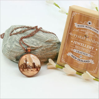 Circle Pendant Necklace: Auckland