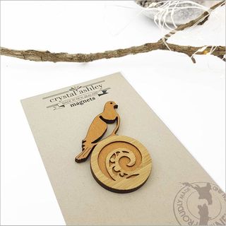 Magnet: Kereru on Koru (NZ Rimu and Bamboo Veneer)