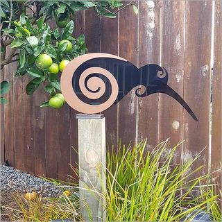 2Tone Freestanding Art: Moko Kiwi