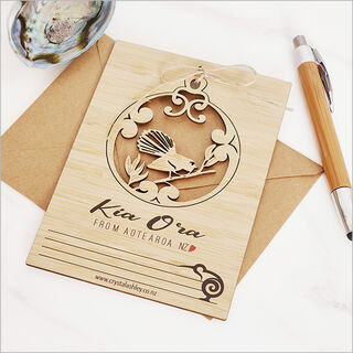 pcvkft Bamboo Postcard Vertical : Kia Ora Fantail