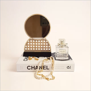Rattan Earring Stand with mirror : Portrait